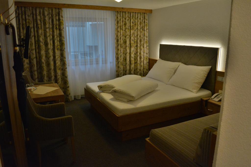 Hotel Maria Theresia Ischgl Ngoại thất bức ảnh